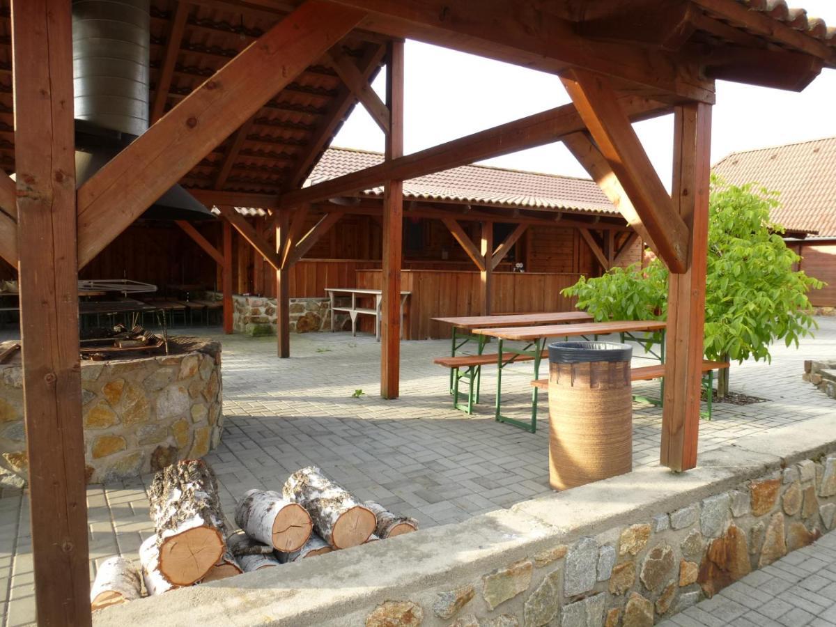 Отель Restaurace Vraz Trhove Sviny Экстерьер фото